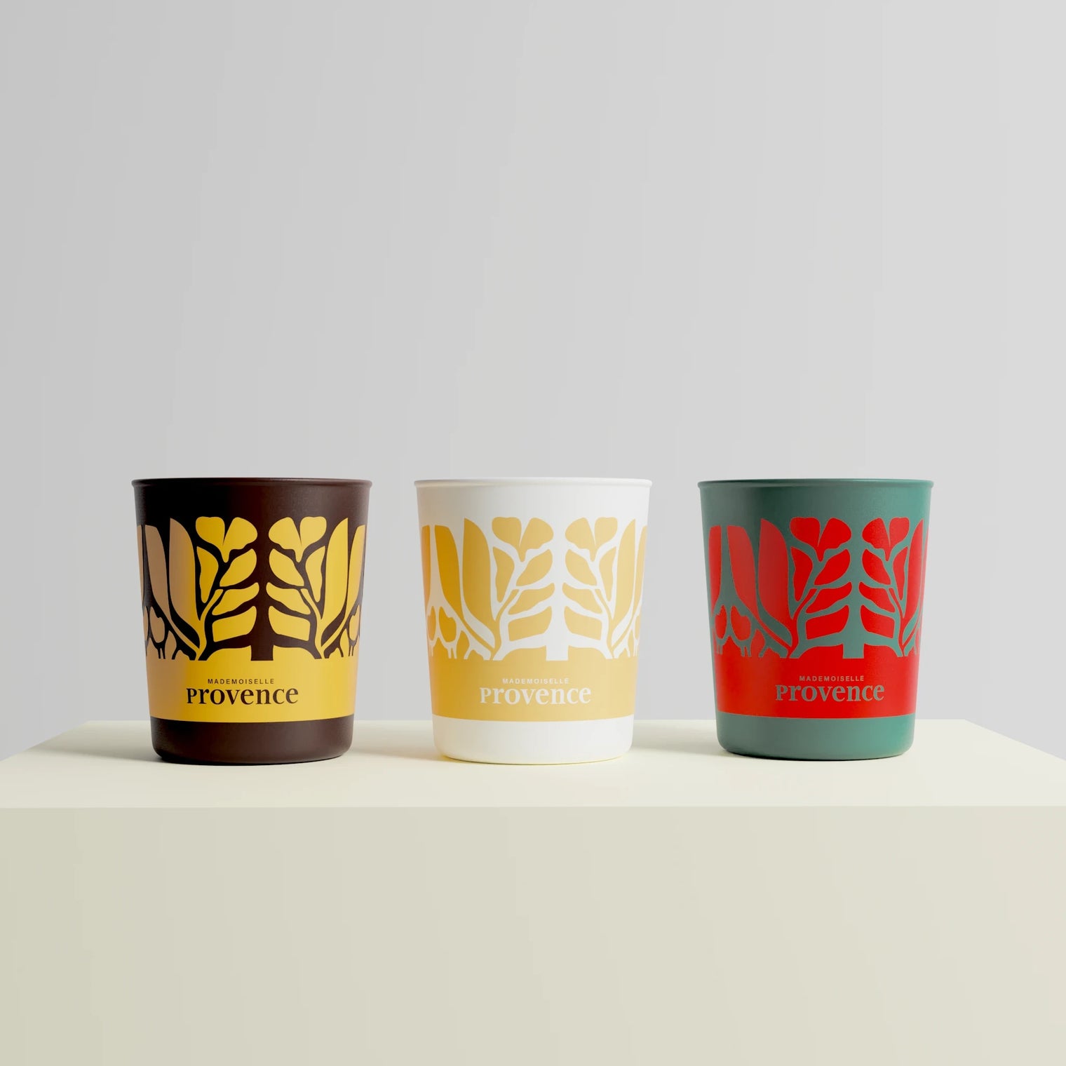 Coffret de 3 mini bougies édition limitée de Noel, Mademoiselle Provence. Parfums gourmands de Calisson, Pain d'épices et orangette