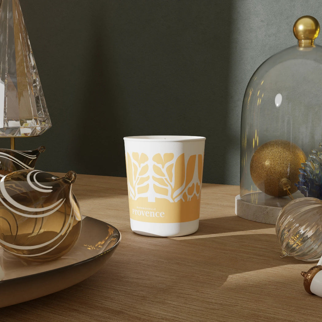 Bougie Calisson, sur le thème de Noel en Provence. Un mini bougie très déco, moderne et au parfum gourmand créé à Grasse.  