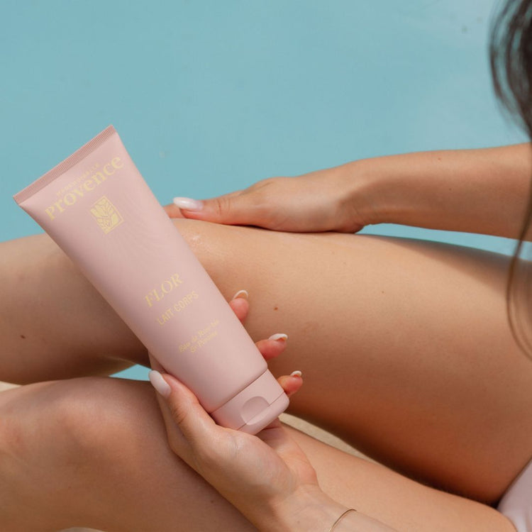 lait corps éclat à la rose et pivoine, hydratant et illuminant, formule naturelle, par Mademoiselle Provence