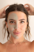 Masque Pur à l'argile verte du Velay, thym, lavande et menthe assainissant, purifiants et rafraichissant. Anti peau grasse et acné, par Mademoiselle Provence.