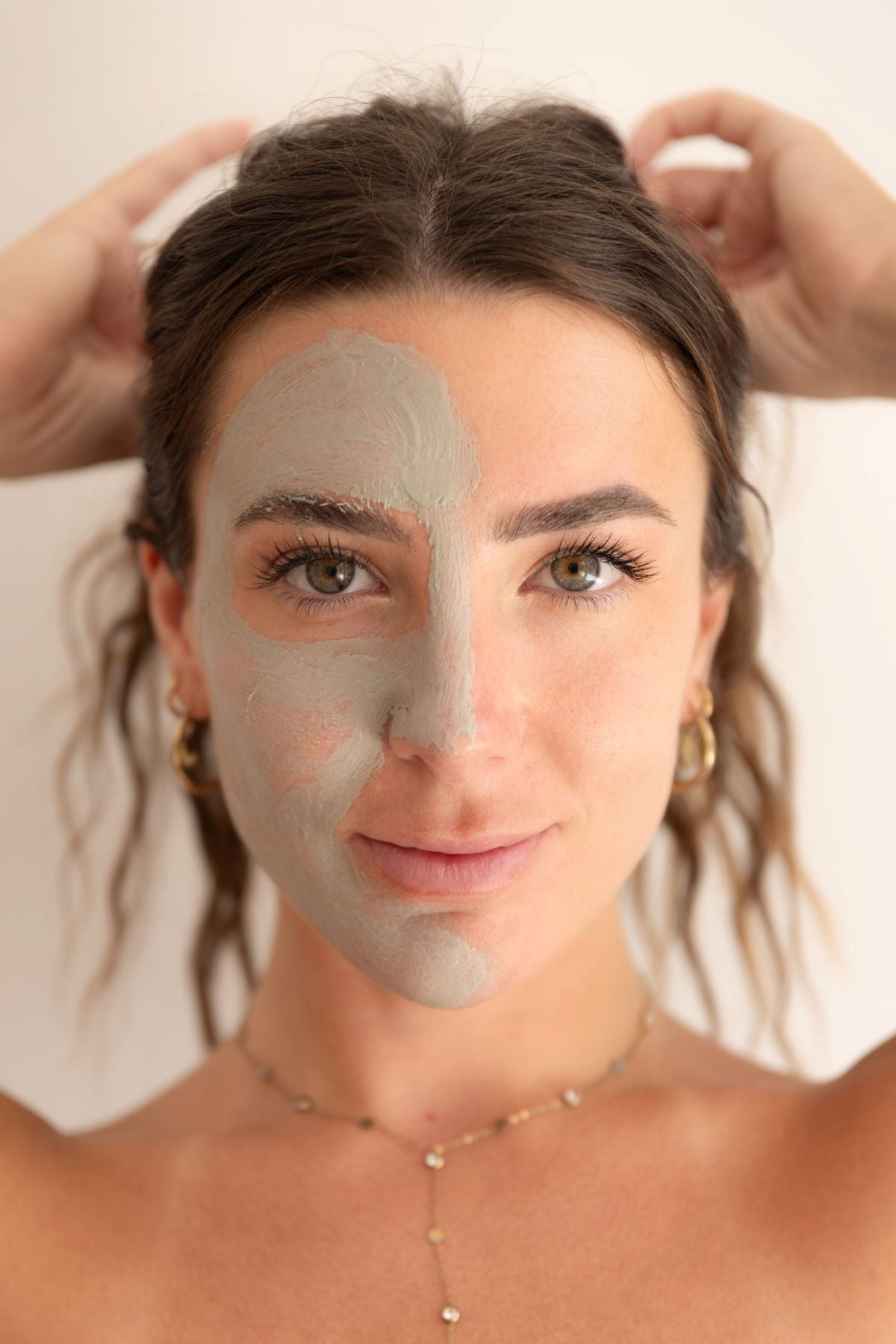 Masque Pur à l'argile verte du Velay, thym, lavande et menthe assainissant, purifiants et rafraichissant. Anti peau grasse et acné, par Mademoiselle Provence.
