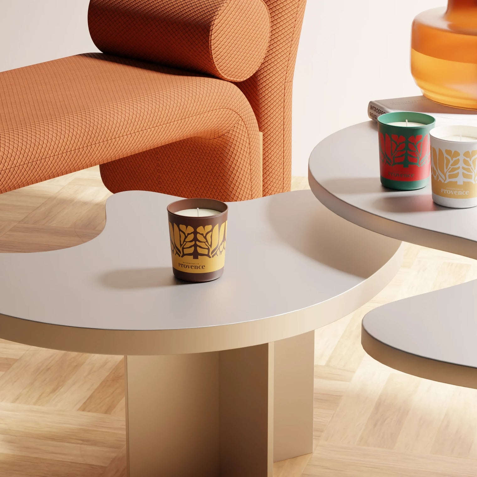 Un trio de bougies élégant, sur le thème de Noel en Provence. Des bougie très décos, modernes et aux senteurs de parfum gourmands, créés à grasse par la maison Robertet. parfaite pour votre salon ou votre chambre