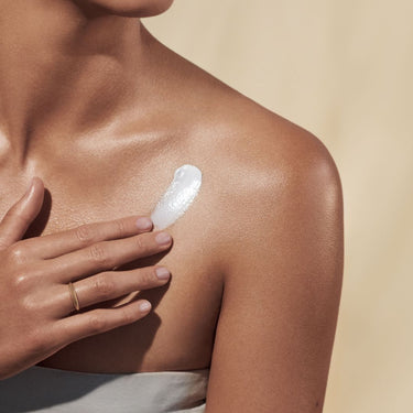 Découvrez nos texture fluides qui pénètrent ultra rapidement. Nos laits pour le corps et nos crèmes pour les mains Mademoiselle Provence sont un vrai plaisir à appliquer au quotidien. 