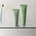 Masque purifiant et détoxifiant à l'argile verte du velay et prébiotoques pour nourrir la flore de la peau. Enrichi en clear oleoactif à base de thym et de cameline. Innovation Mademoiselle Provence dans la gamme pur avec la gelée nettoyante. 