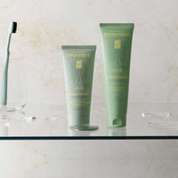 Masque purifiant et détoxifiant à l'argile verte du velay et prébiotoques pour nourrir la flore de la peau. Enrichi en clear oleoactif à base de thym et de cameline. Innovation Mademoiselle Provence dans la gamme pur avec la gelée nettoyante. 
