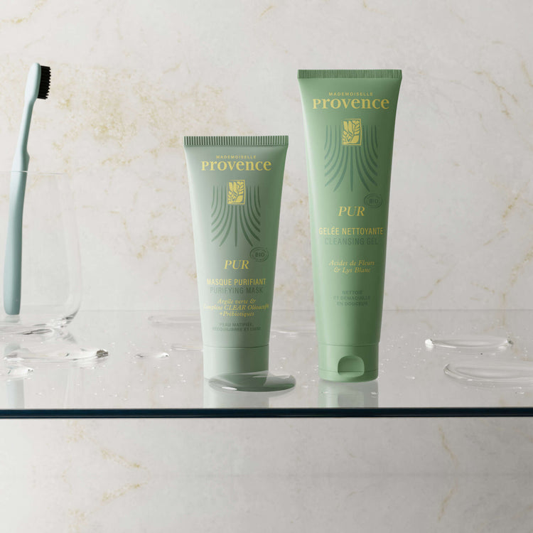 Masque purifiant et détoxifiant à l'argile verte du velay et prébiotoques pour nourrir la flore de la peau. Enrichi en clear oleoactif à base de thym et de cameline. Innovation Mademoiselle Provence dans la gamme pur avec la gelée nettoyante. 